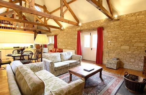 Bourton Casa | THE GRANARY, pet friendly, with open fire in Bourton-On-The-Water