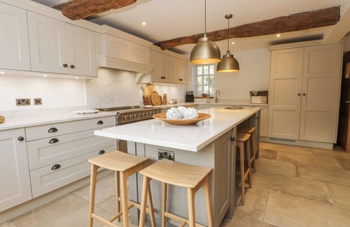 Knutsford Cabaña | THE GRANARY, pet friendly, character holiday cottage in Knutsford