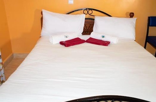 Oloitoktok Cama Y Desayuno | The Grand African Plate