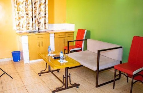 Oloitoktok Cama Y Desayuno | The Grand African Plate