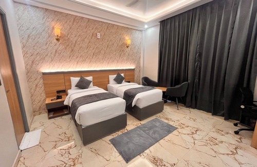 Greater Noida Hotel | The Grand Oasis Hotel & Resort