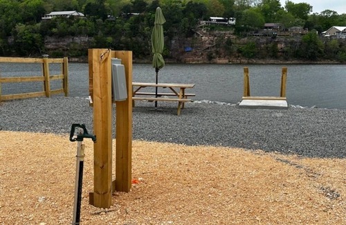 Flatwoods Alquiler De RV | THE GRAND VIEW. Beautiful RV lot on the banks of the Kentucky Lake/TN River.