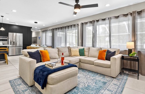 Temple Terrace Casa | The Grandview | A Luxe Family Retreat w/Pool