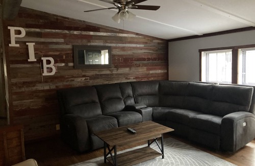 Put-in-Bay Cabina | The Great Escape Cabin 3 Full Linens Provided 4 Bedrooms sleeps 12