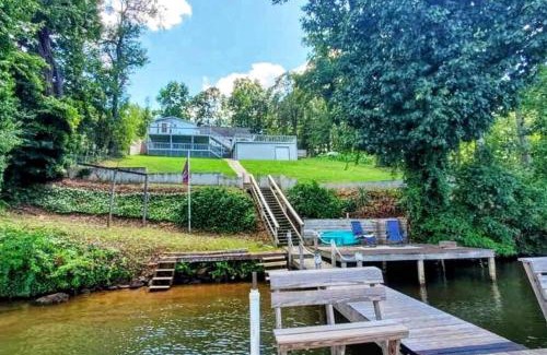 Inman Casa | The Great Escape - Lakefront Rental with Views