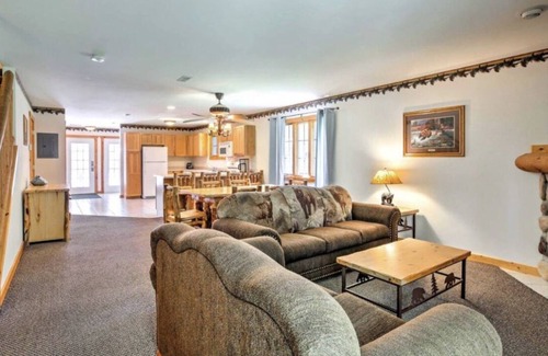 Oglesby Casa | The Great Escape - North Utica