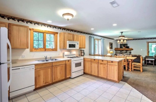 Oglesby Casa | The Great Escape - North Utica