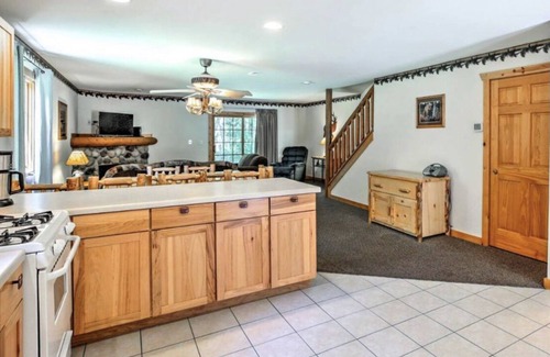 Oglesby Casa | The Great Escape - North Utica