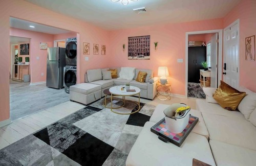 Spring Grove Casa | The Great Gatsby: Pink Flamingo Lounge Retreat!
