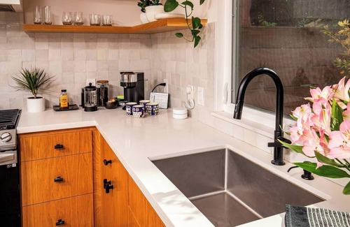 Tehachapi Casa | The Green Street Micro Village - Modern Tiny Homes w/ Hot Tub!