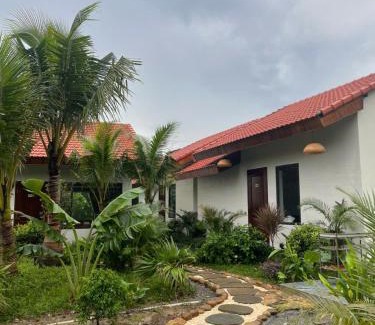 Hoa Lu Hotel | The Greenary Garden Lodge