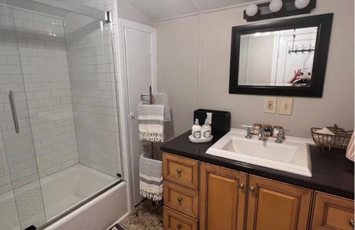 McCain Casa | The Greenhouse - Historic Farmhouse at Jordan Lake