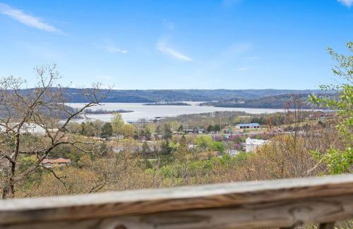 Kimberling City Casa | The Greenview Manor with Lake Views