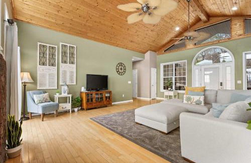 Kimberling City Casa | The Greenview Manor with Lake Views