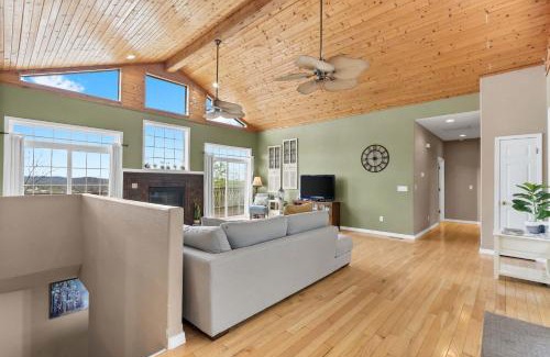 Kimberling City Casa | The Greenview Manor with Lake Views