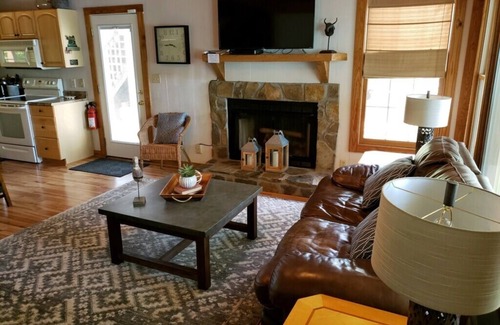 Maynardville Casa | The Grey Goose Lodge en una pendiente gradual al agua!