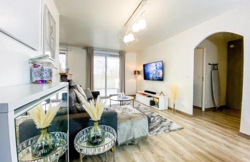 Bussy-Saint-Georges Apartamento | The Grey House - Parking - Piscine - RER à 6 min