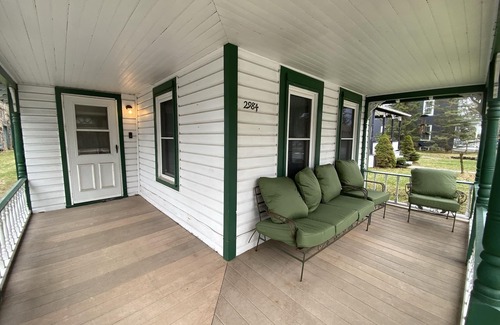 Old Forge Casa | Cozy Main Street “The Guide’s Cottage”