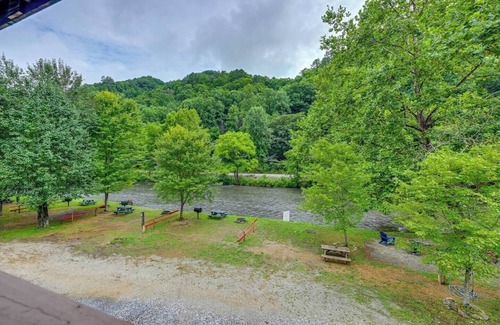Bryson City Condominio | The Hala Lodge and Campground -Riverfront Class 3 -1Bed/1Bath on Nantahala River