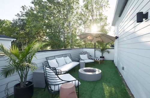 Madison Casa | The Hall Haus - Rooftop Oasis