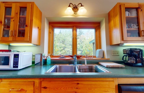 Milbridge Casa | "The Hall House" - Waterfront 3-bed plus loft, Sleeps 8