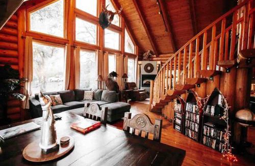 Shasta Lake Casa | The Happy Bear Lodge