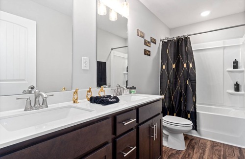 Clarksville Casa | The Happy Place-40 minutes to Downtown Nashville!