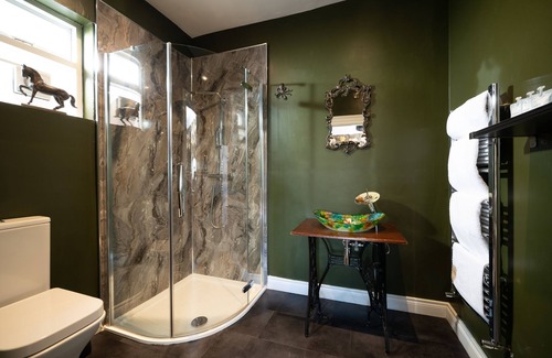 Queens Quarter Casa | The Harrison Chambers of Distinction