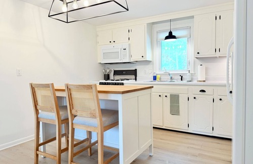 West Yarmouth Casa | The Haven · Charming Family Friendly Cape Cod Retreat 5 Min to Beach & More