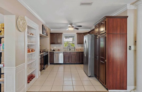 Disston Heights Casa | The Heaven - Pet Friendly w/ BBQ, Pool & Tiki Bar