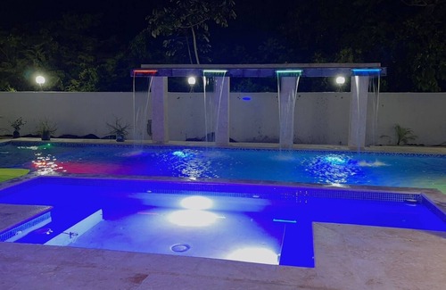 Montellano Chalet De Esquí | The Heaven Villa, cerca playa dorada, a 30 Seg. de Fun City, 10 Mits aeropuerto