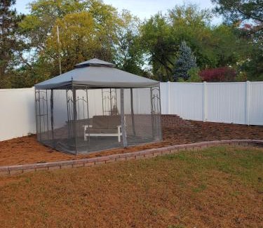 Spring Green Casa | The Hemlock/Hot Tub/Golf/Private Yard