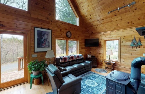 Beaver Cove Cabina | The Hidden Cabin (Close Access to Moosehead Lake!)
