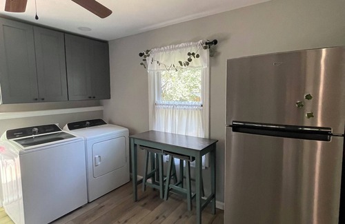 Farmington Casa | "The Hideaway 2" Charming 2-bedroom house in delightful Farmington with WiFi, AC