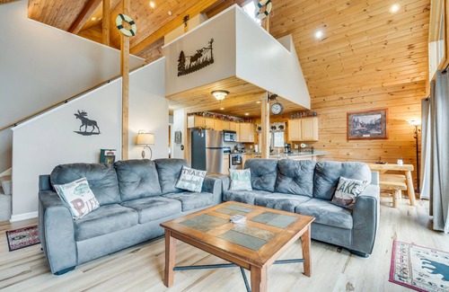 Piney Flats Casa | The Hideaway Cabin-Piney Flats- Tri-Cities- Bristol Motor Speedway