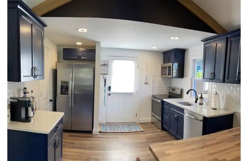 Town of Richmond Cabaña | The Hideaway on Hobart - NEWLY RENOVATED/BRAND NEW