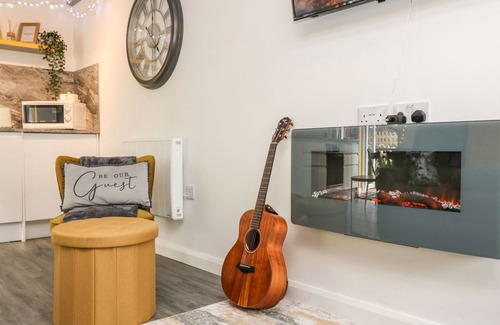 Chacewater Cabaña | THE HIDEAWAY, romantic, country holiday cottage in Chacewater