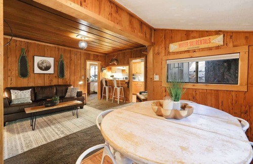 West Village Cabina | The Hideaway- Walk to DT, Hike to the Lake!