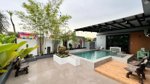 Bukit Indah Casa | The Hiijo Haus Private Pool & Garden