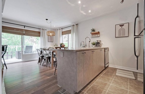 Mont Ste. Marie Condominio | The Hill Suite | Ski-In/Out + Balcony Fire Ambiance & Mountain Views