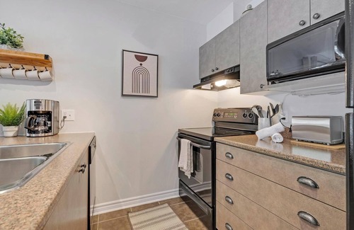Mont Ste. Marie Condominio | The Hill Suite | Ski-In/Out + Balcony Fire Ambiance & Mountain Views