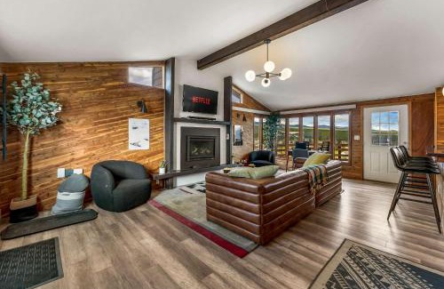 Leadville Casa | The Hilltop Haven w Hot Tub and The Best Views