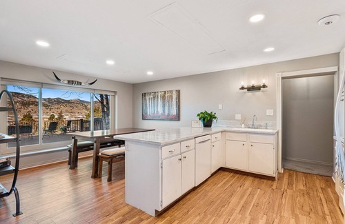 Loveland Casa | The Hilltop Hideaway: A peaceful base camp for RMNP trips and Loveland weddings.