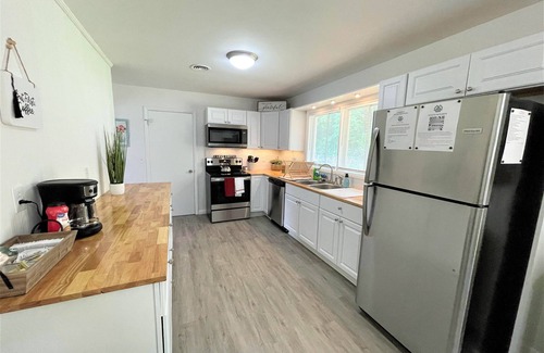 Center Point Casa | The Hilltop/Luxe Stylish Sunny Upscale