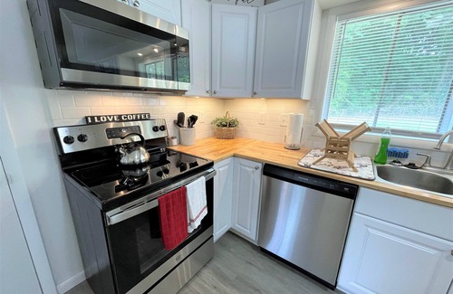 Center Point Casa | The Hilltop/Luxe Stylish Sunny Upscale