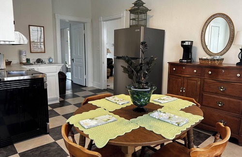 Whiteville Apartamento | The Historic Crutchfield Upstairs Apartment
