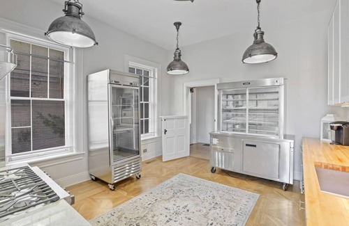 Olde Towne East Casa | The Historic Frank Bonnet House | Pool Table!