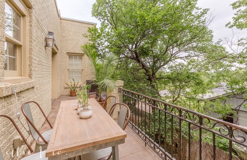 Sayles Blvd. Area Casa | Área histórica Townhome - Impresionante joya en el centro de la ciudad.