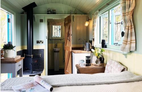 Sutton Casa | The Hollies Shepherds Hut by The Suffolk Cottage Collection