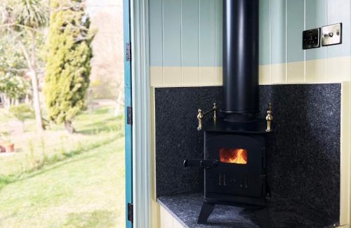Sutton Casa | The Hollies Shepherds Hut by The Suffolk Cottage Collection